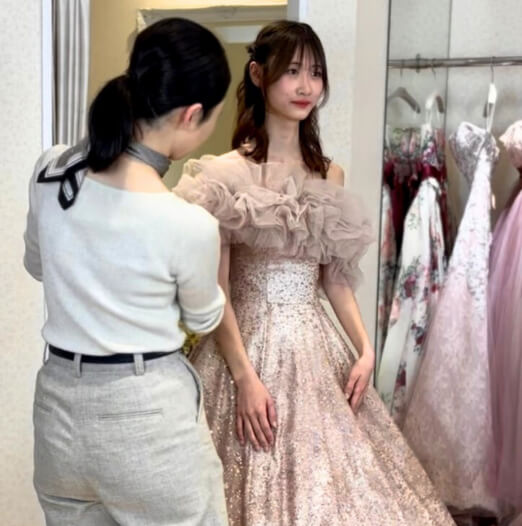 Sさん ドレス着付けの様子