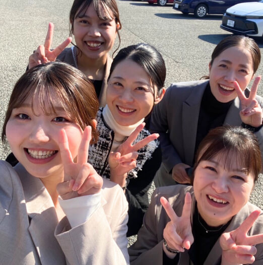 Hさん スタッフの集合写真